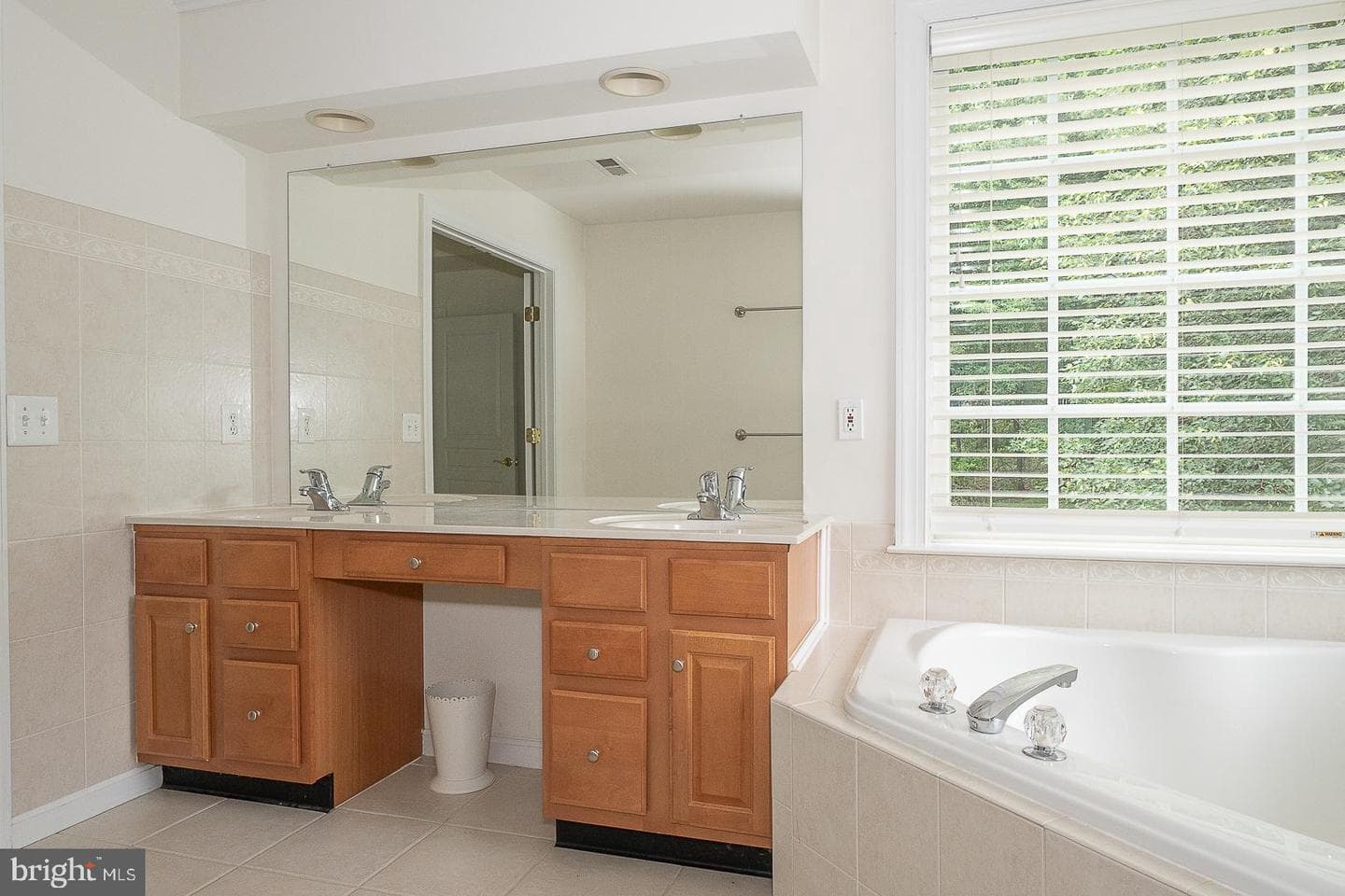 206 Excalibur Drive photo 27