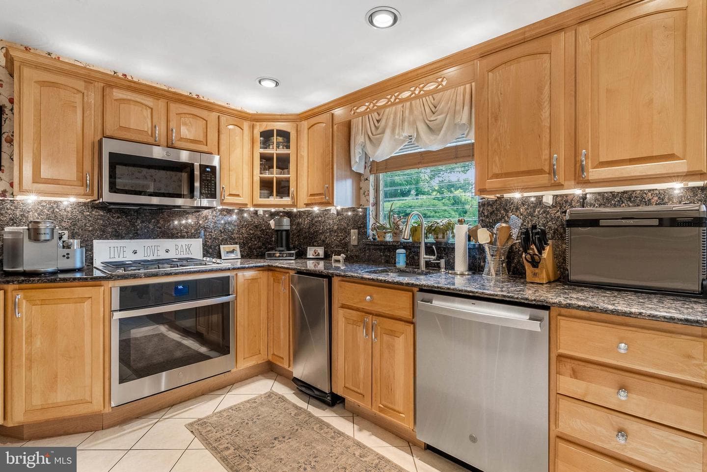 332 Franklin Avenue photo 17