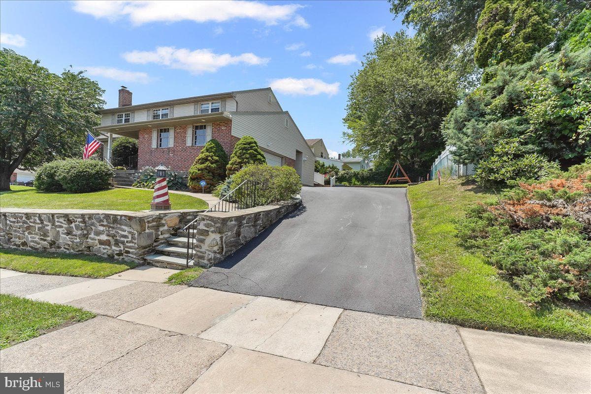 276 Hemlock Lane photo 2
