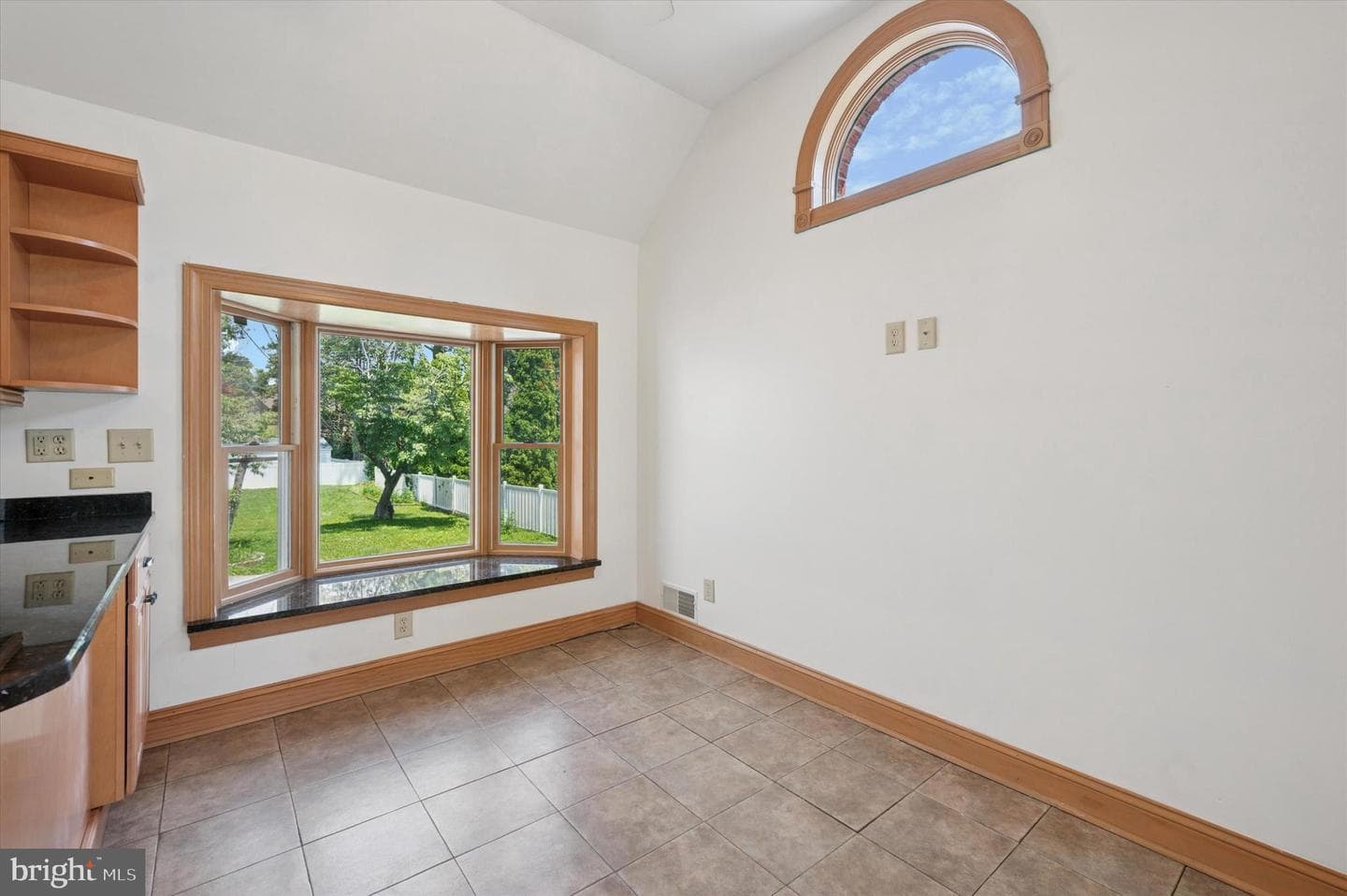 365 Robinson Drive photo 11