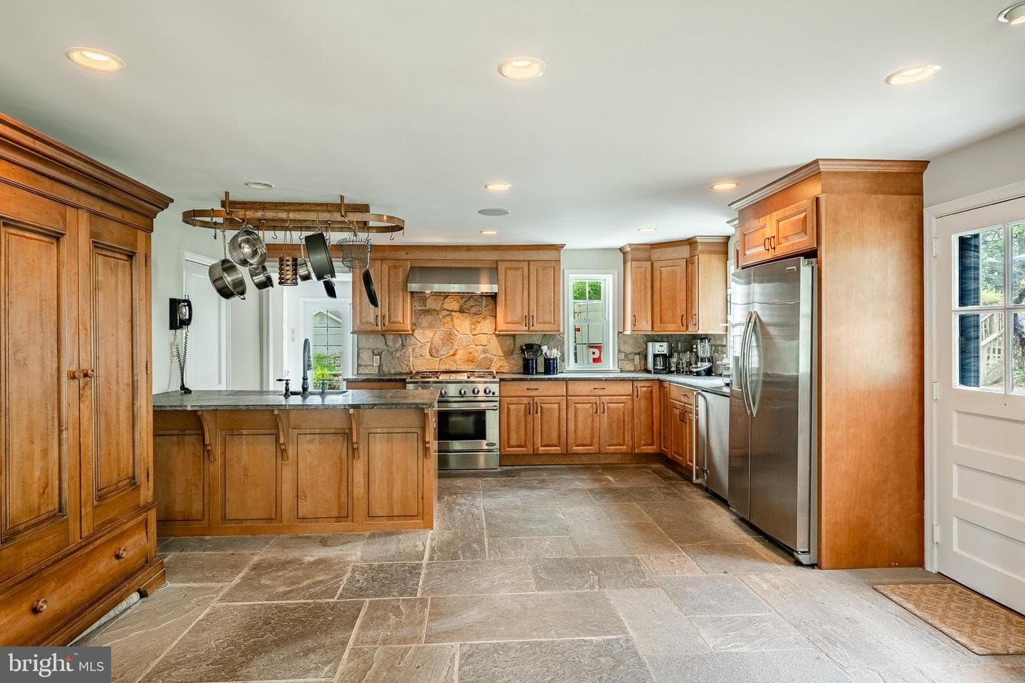 609 Lanmore Avenue photo 4