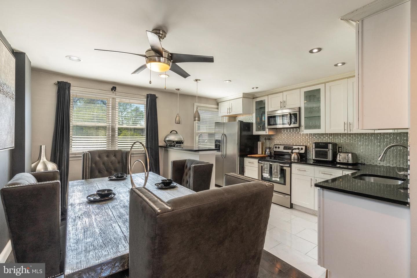 22 King Avenue photo 5