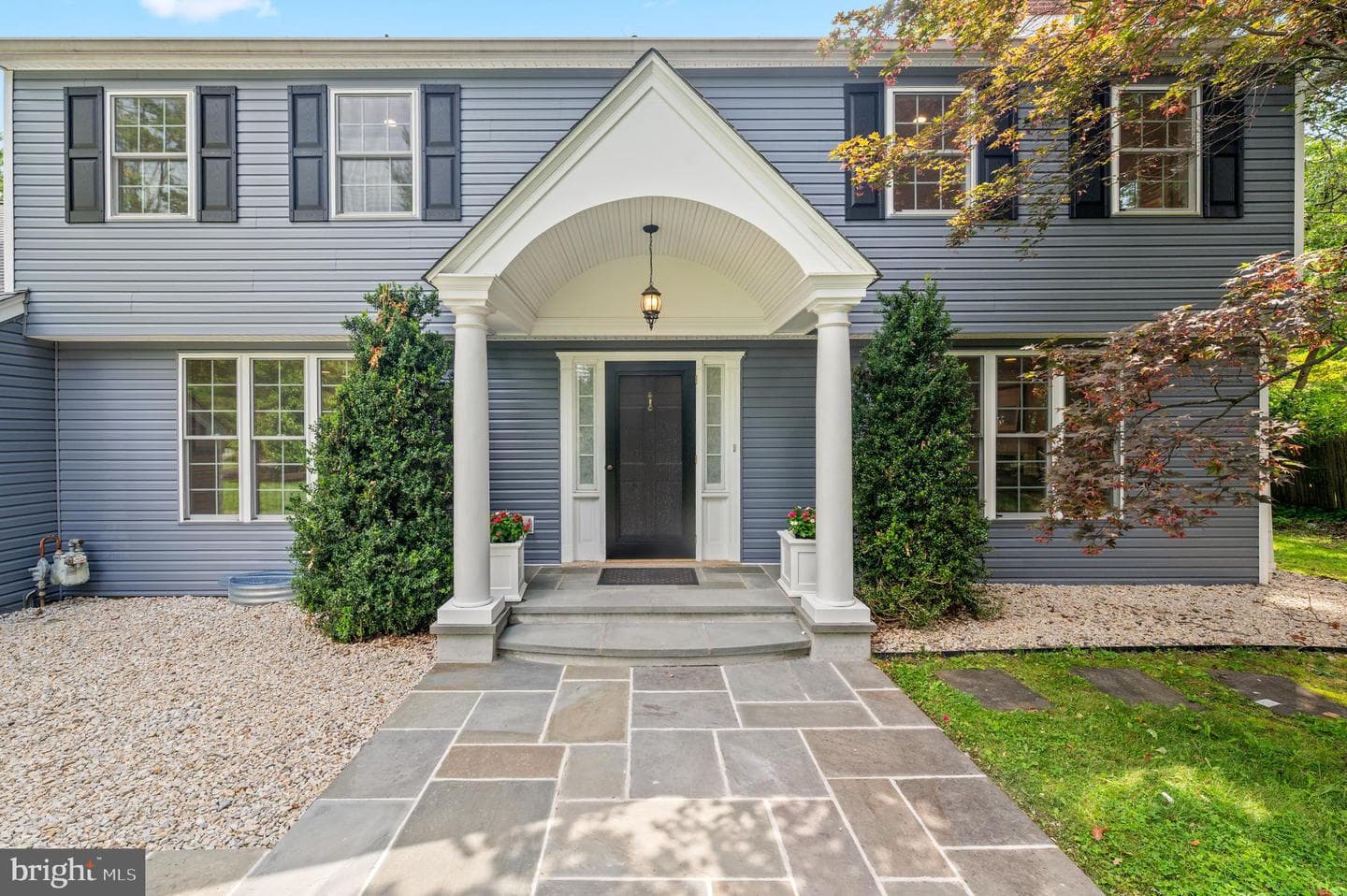813 Malin Road photo 2