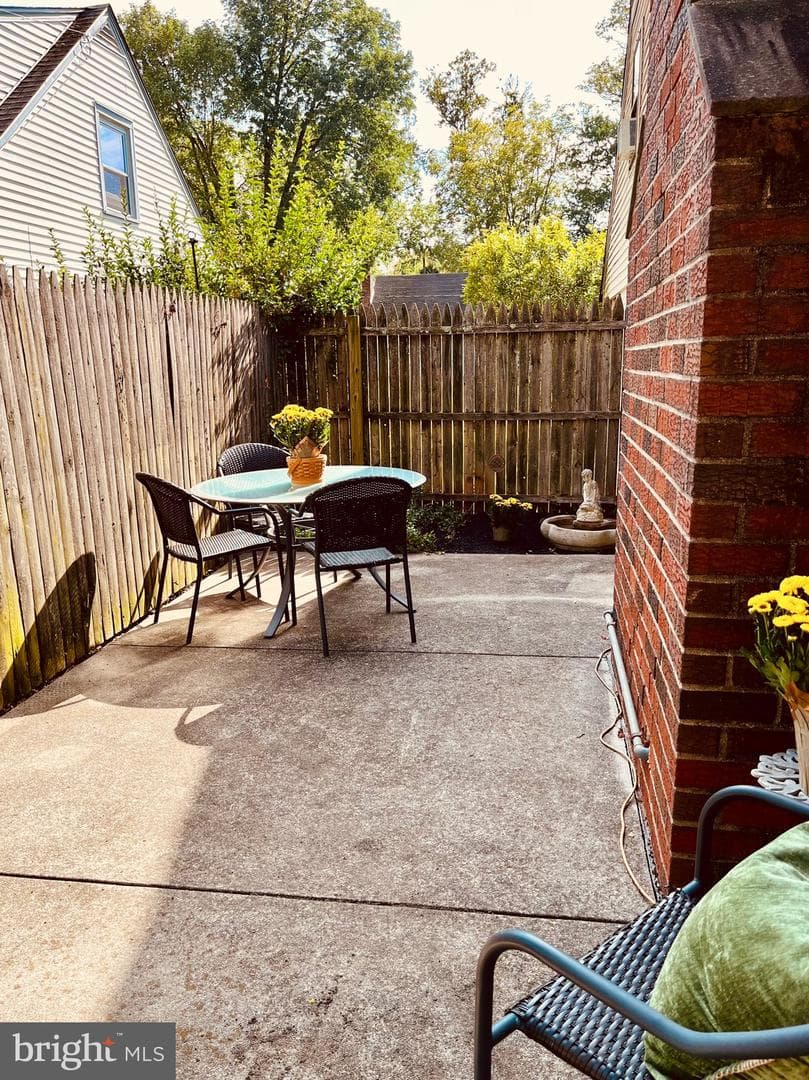 1237 University Avenue photo 30