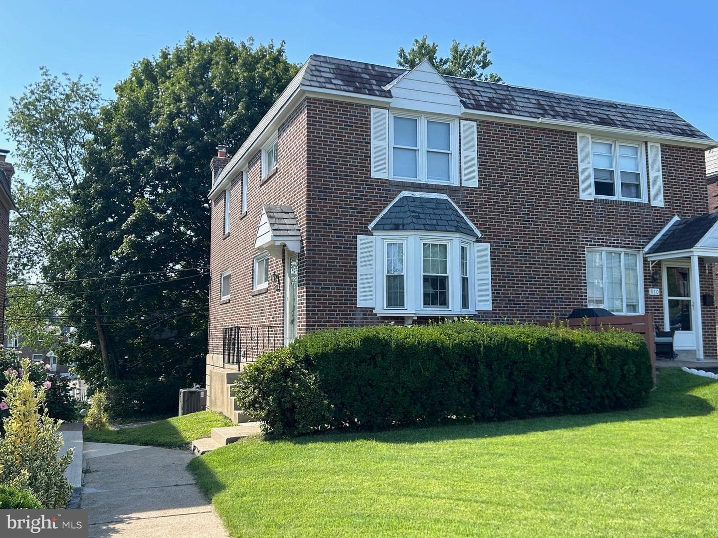 908 Fariston Drive photo 1