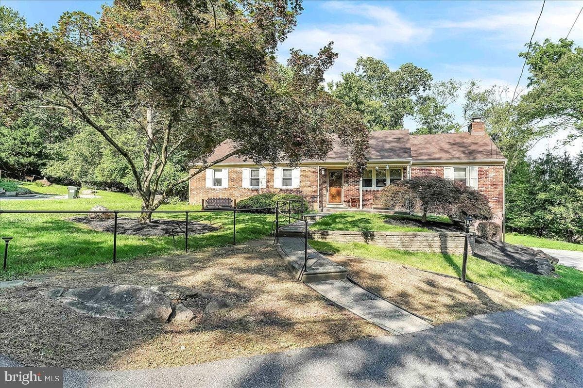 4 Oak Circle photo 1