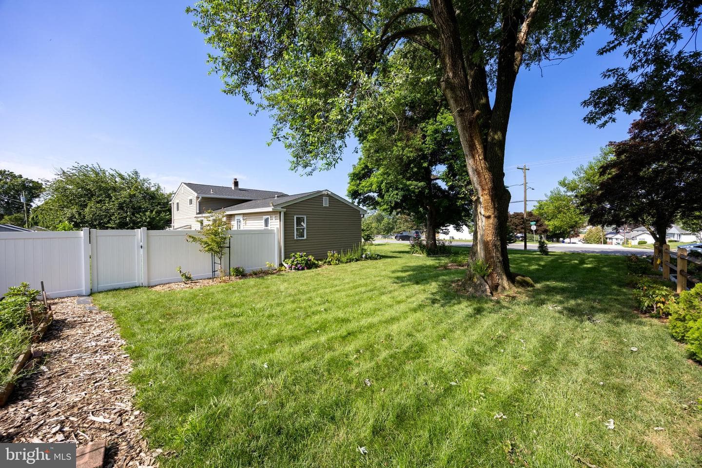 303 Trimble Boulevard photo 39
