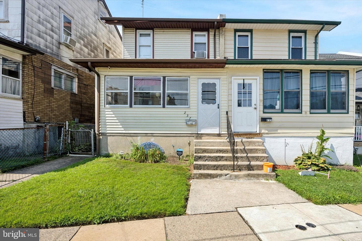 237 Randall Street photo 1