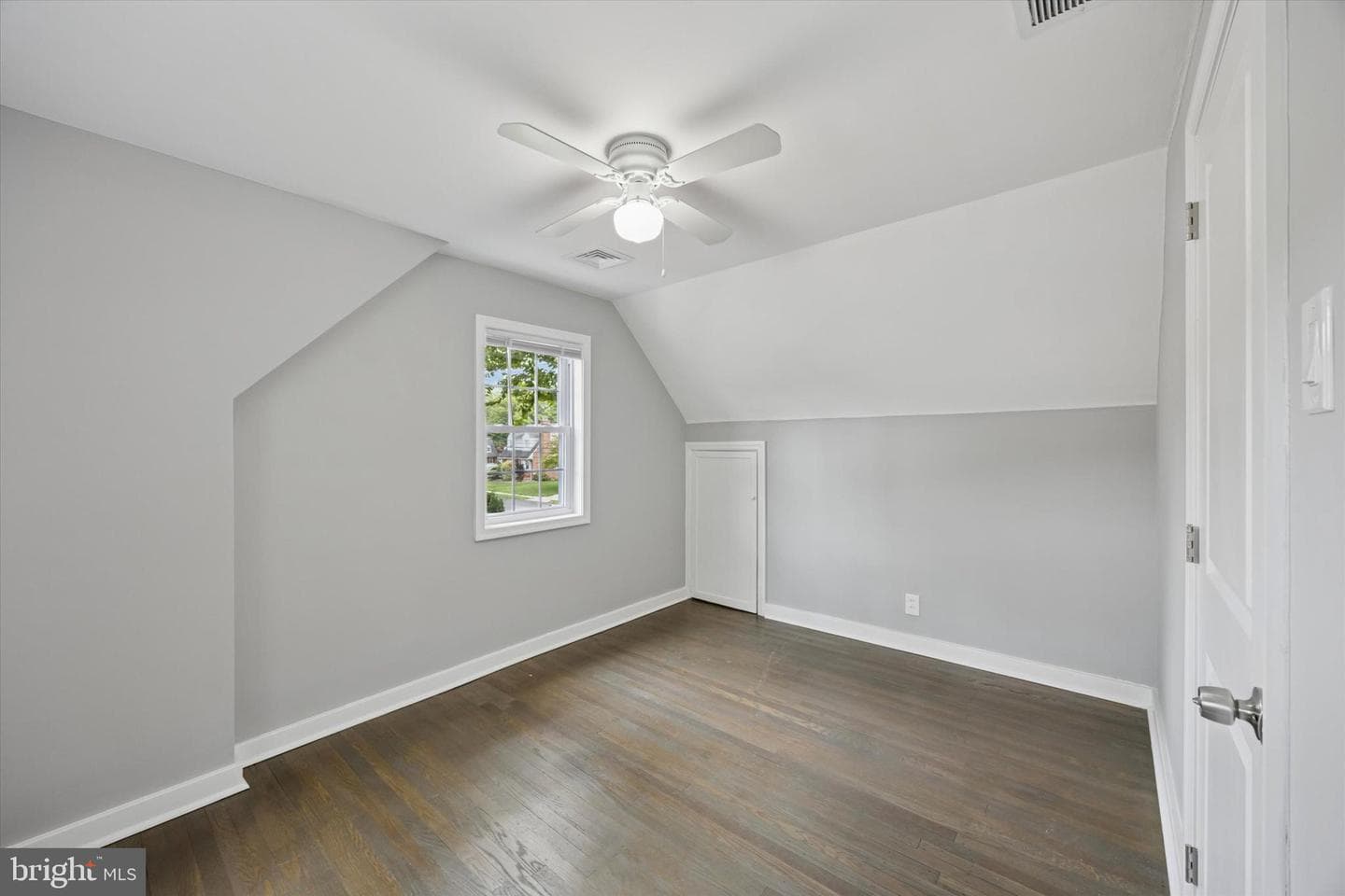 2415 Franklin Avenue photo 23