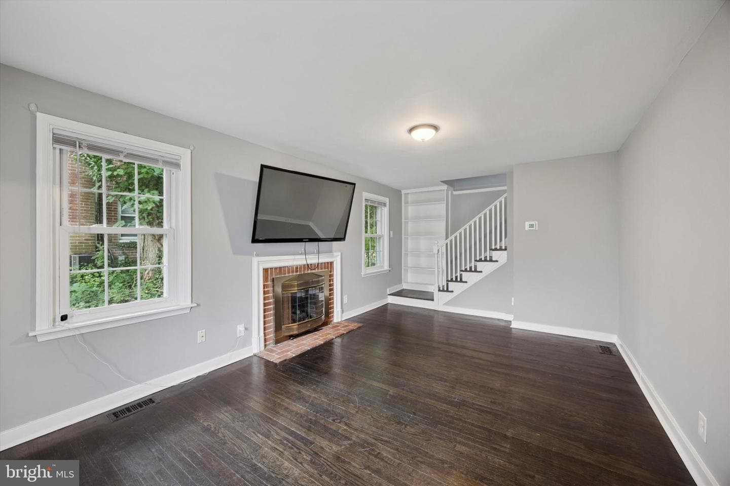 2415 Franklin Avenue photo 3