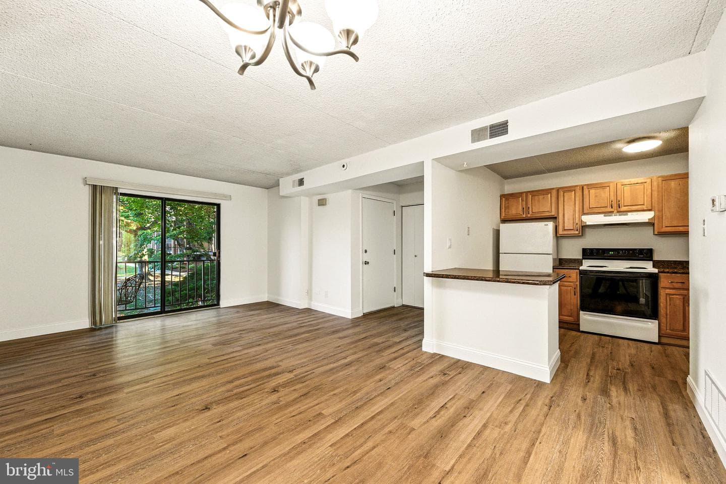 338 Saybrook Lane photo 3