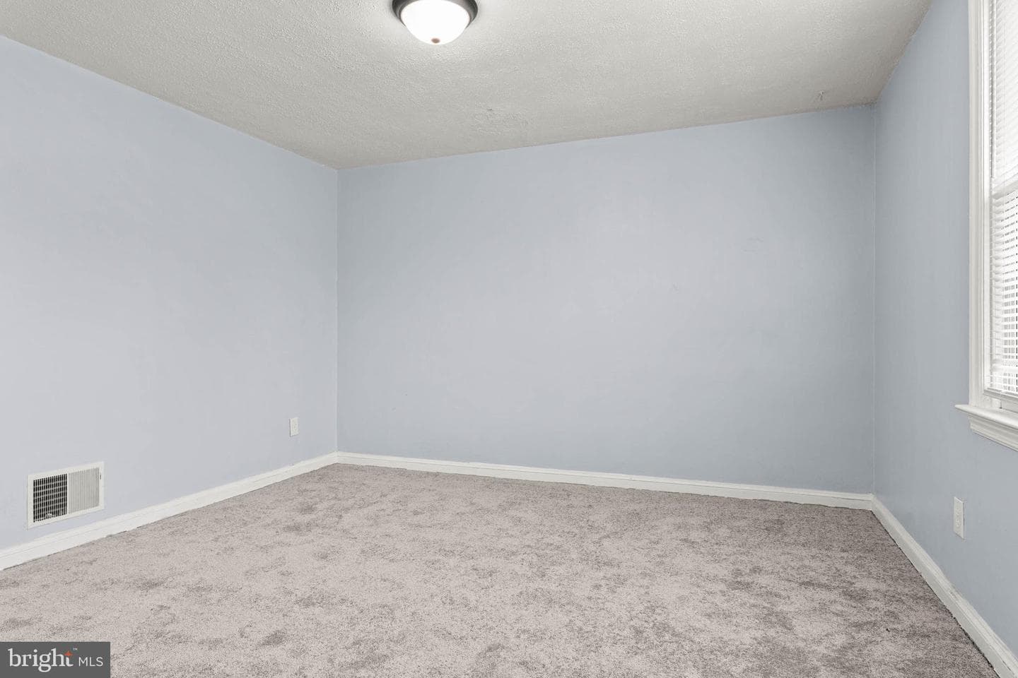 2212 Bond Avenue photo 13