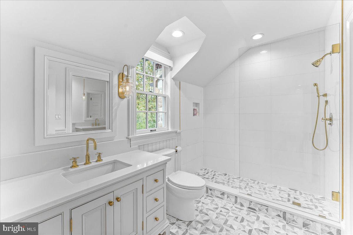 80 Heyburn Road photo 53