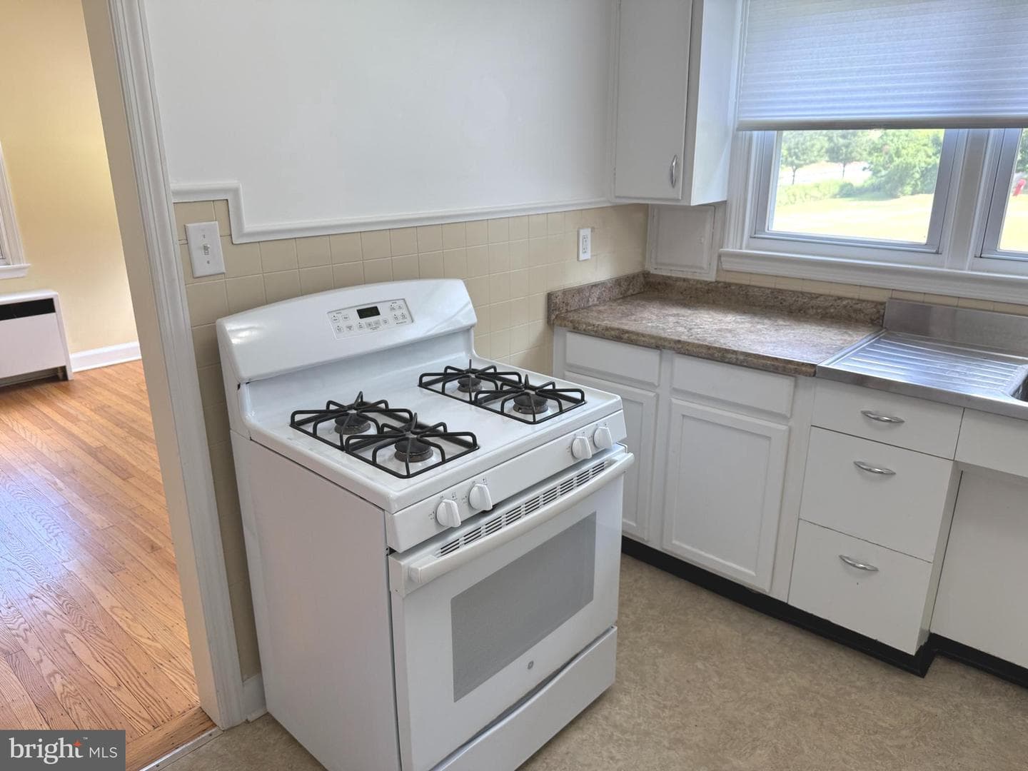 91 Columbia Avenue photo 19