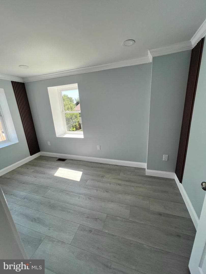 710 Lamokin Street photo 11