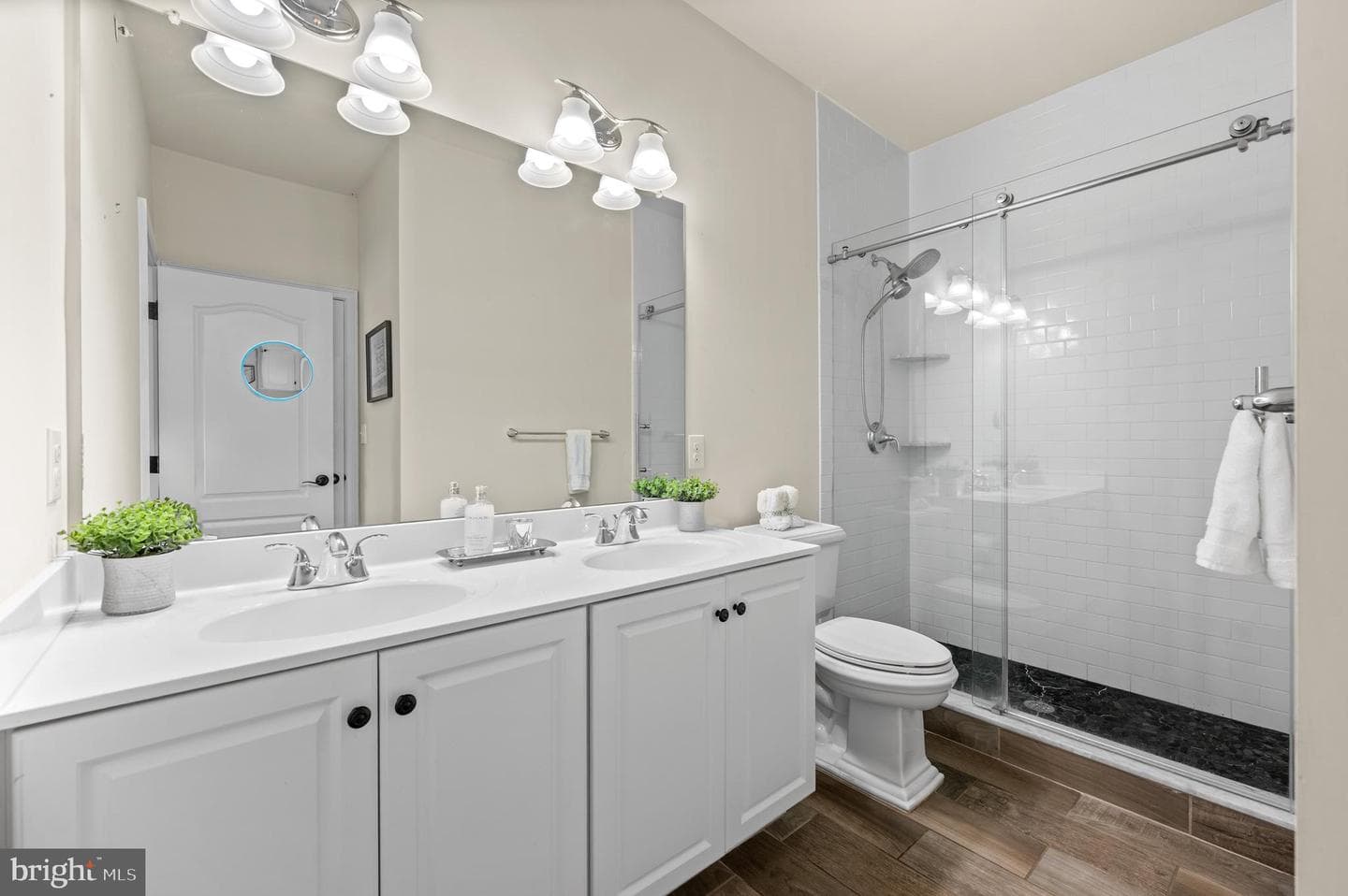 3728 Liseter Gardens photo 31