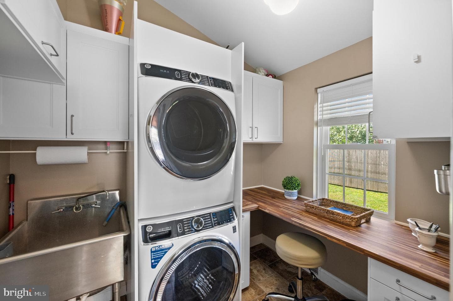 12 Lowrys Lane photo 18