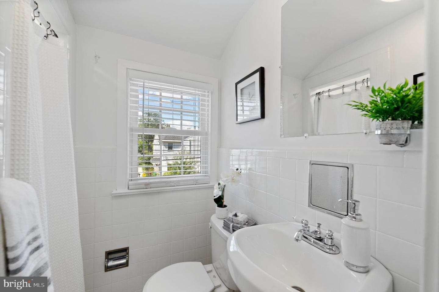 12 Lowrys Lane photo 25