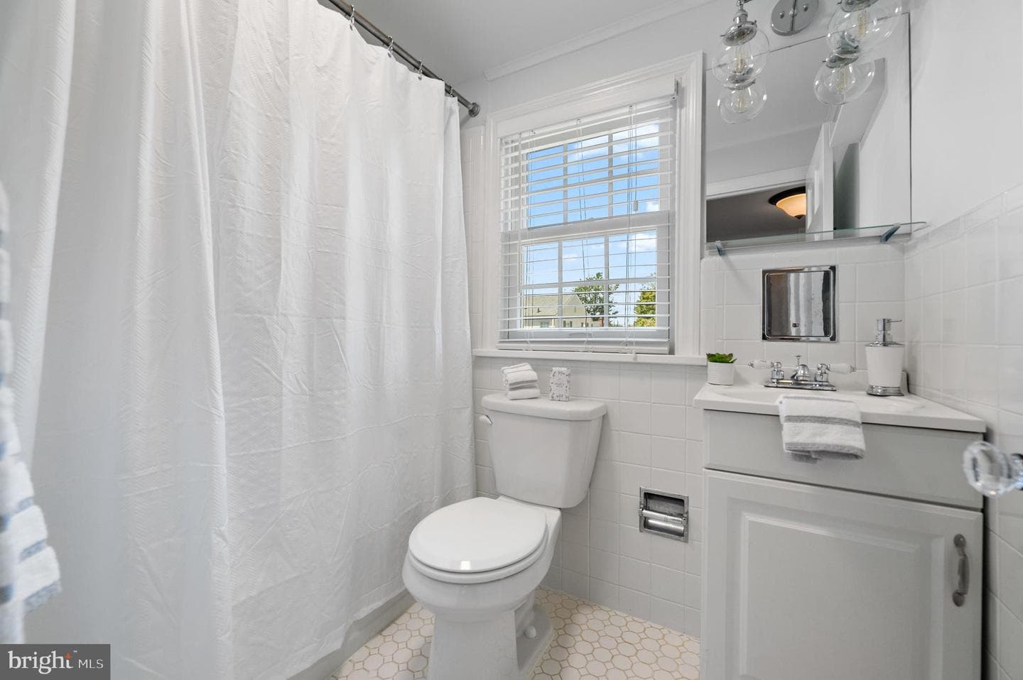 12 Lowrys Lane photo 28