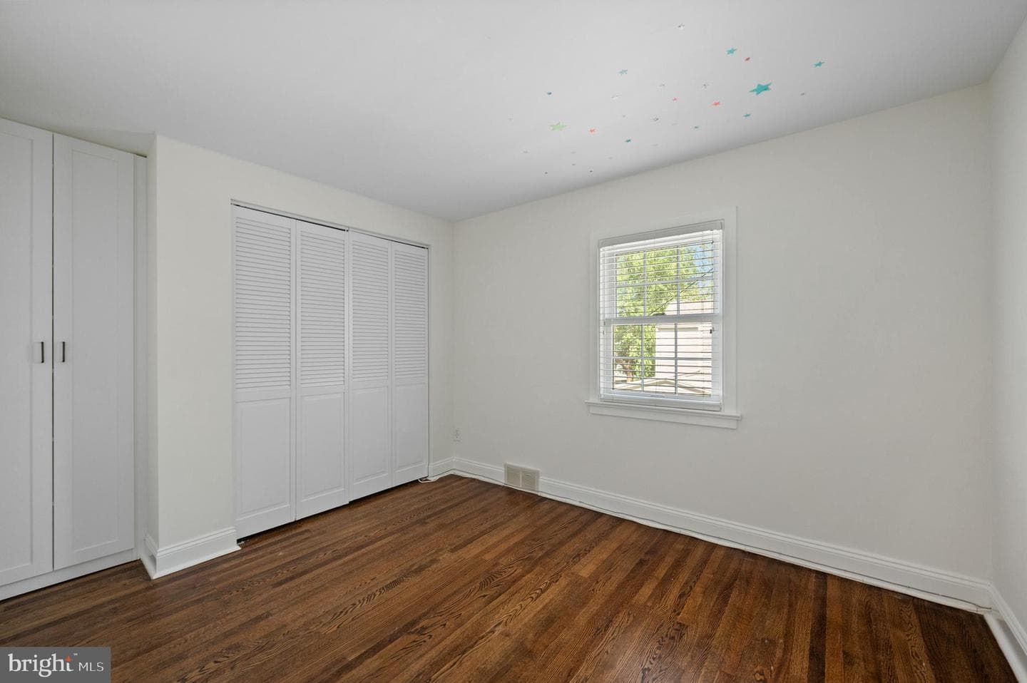 12 Lowrys Lane photo 29
