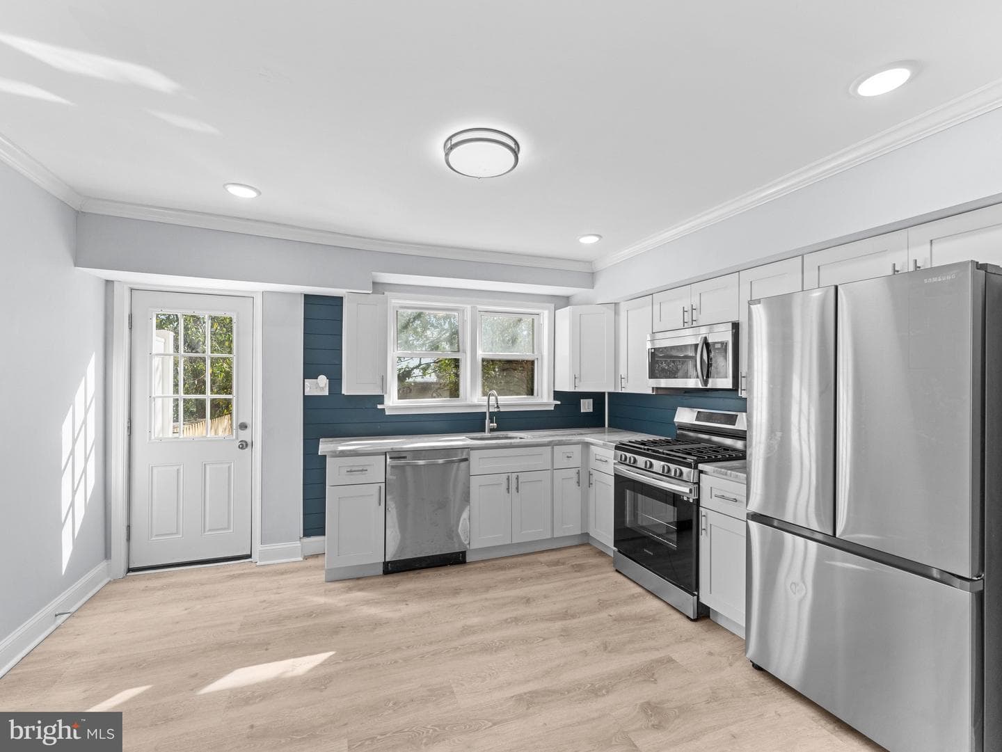 125 White Avenue photo 8
