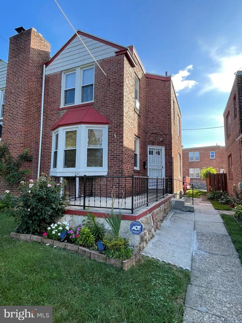 214 N Lynn Boulevard photo 2