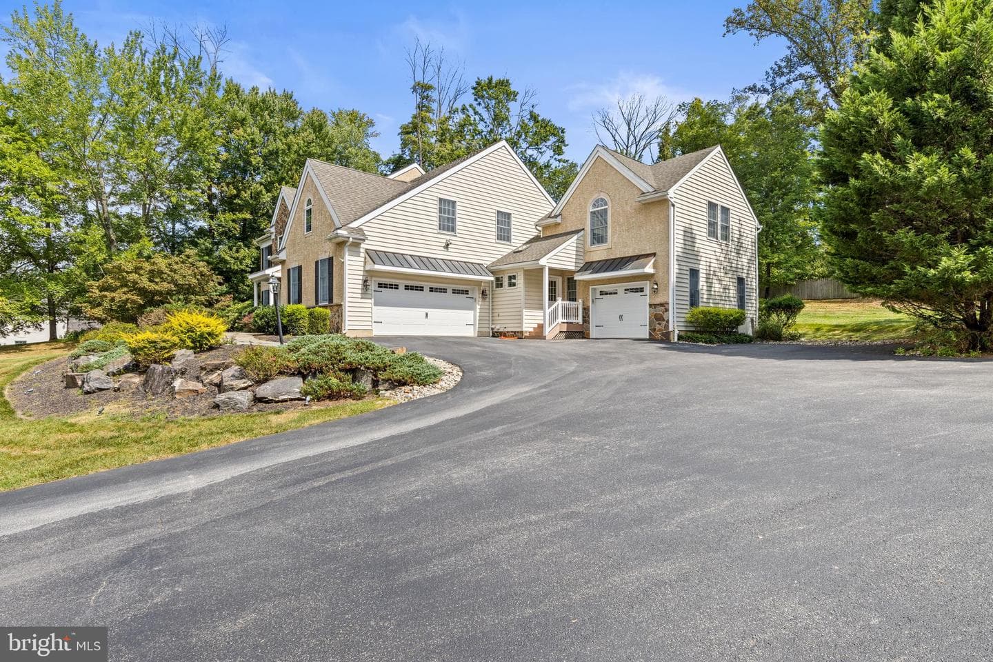 588 S Heilbron Drive photo 4