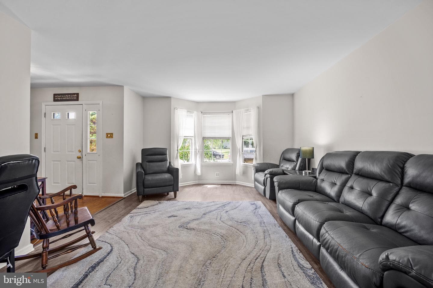107 Romaine Way photo 3