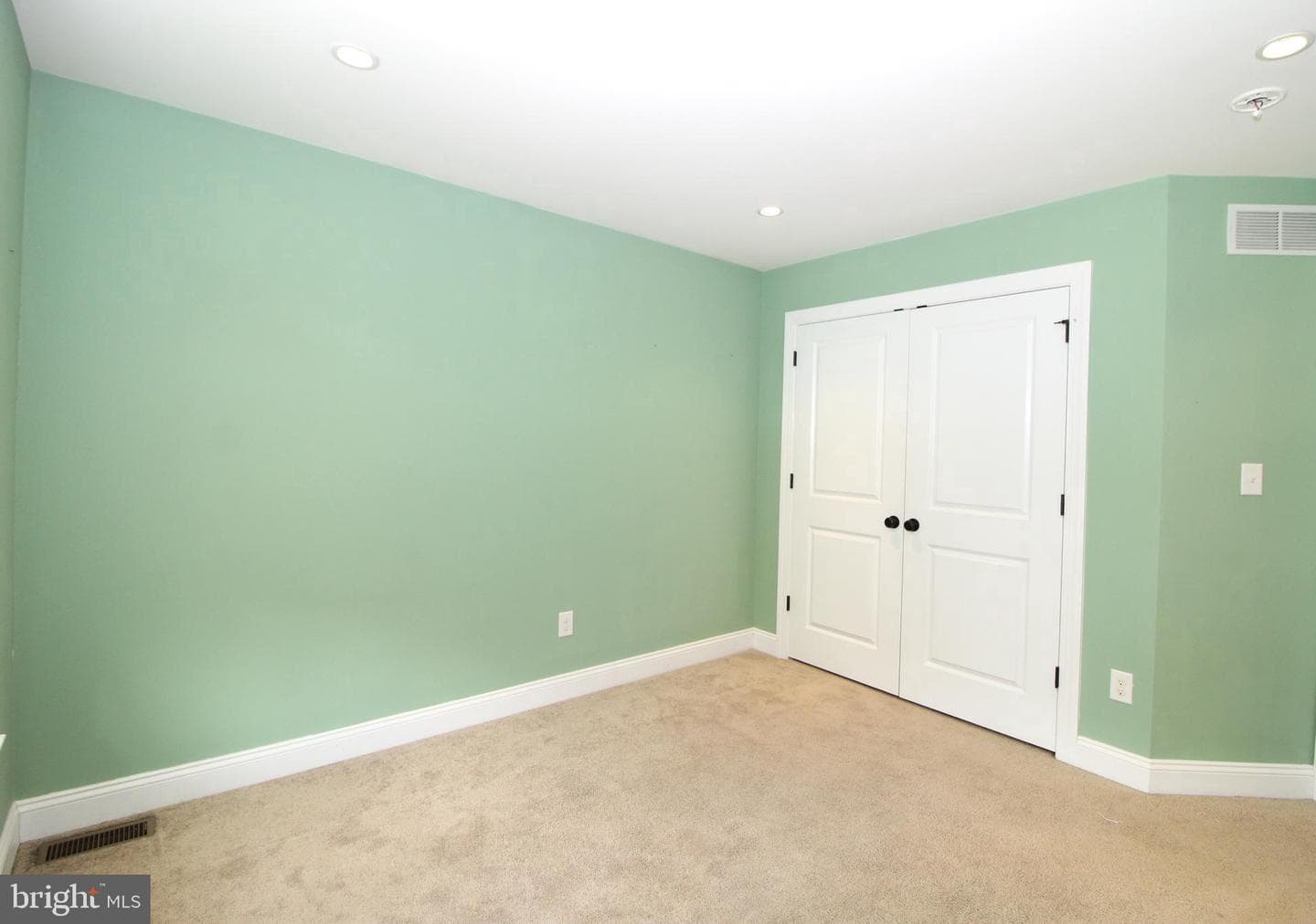 2608 Grand Avenue photo 13