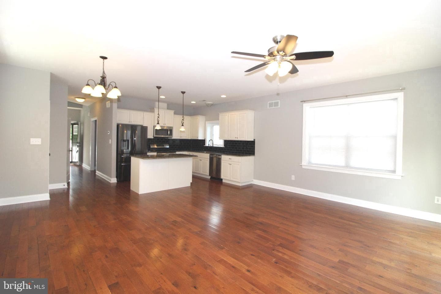 2608 Grand Avenue photo 2