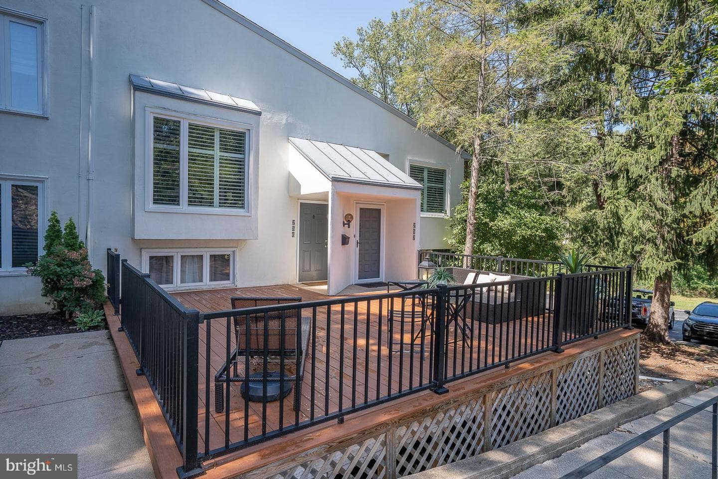 257 W Chelsea Circle photo 2