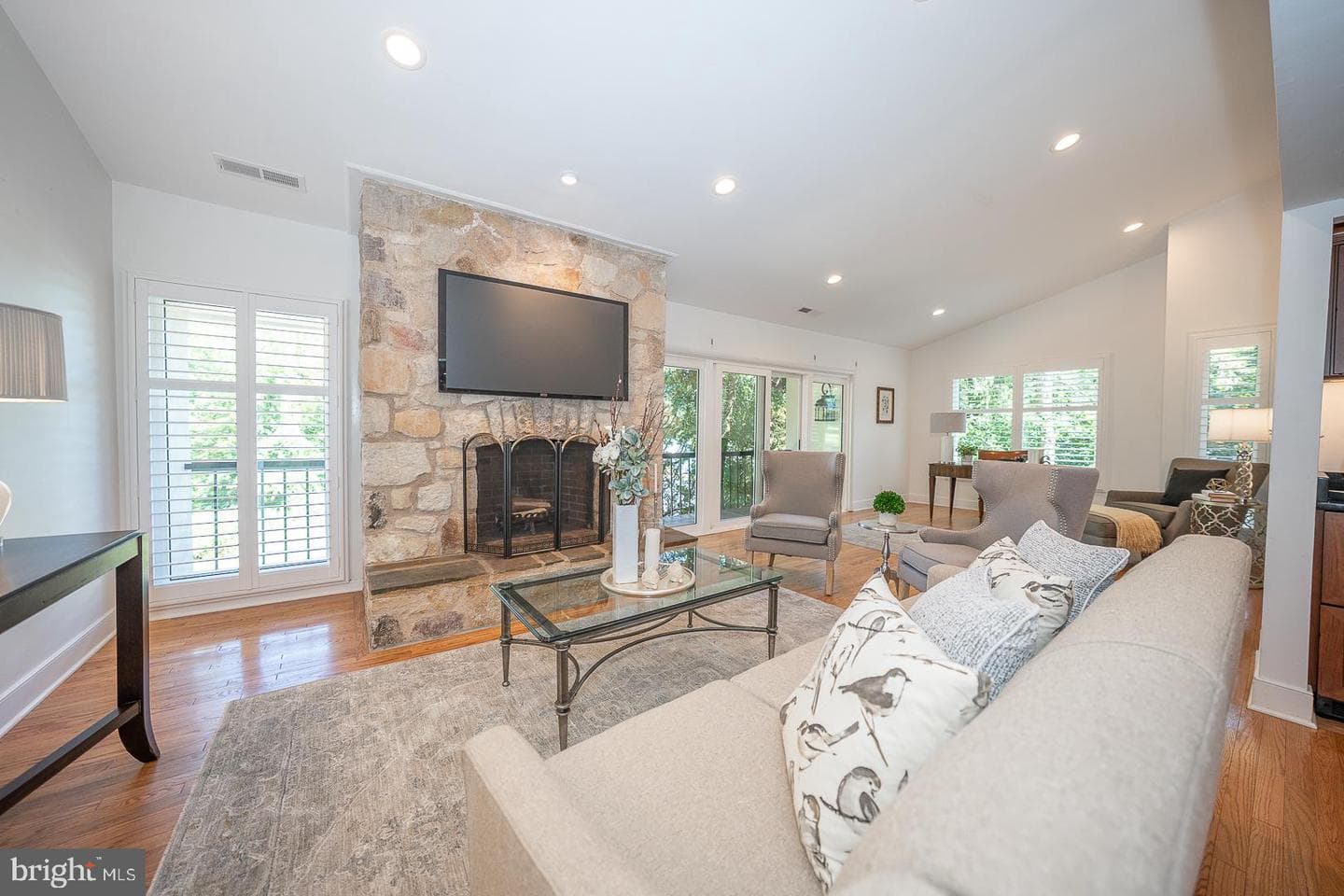 257 W Chelsea Circle photo 5