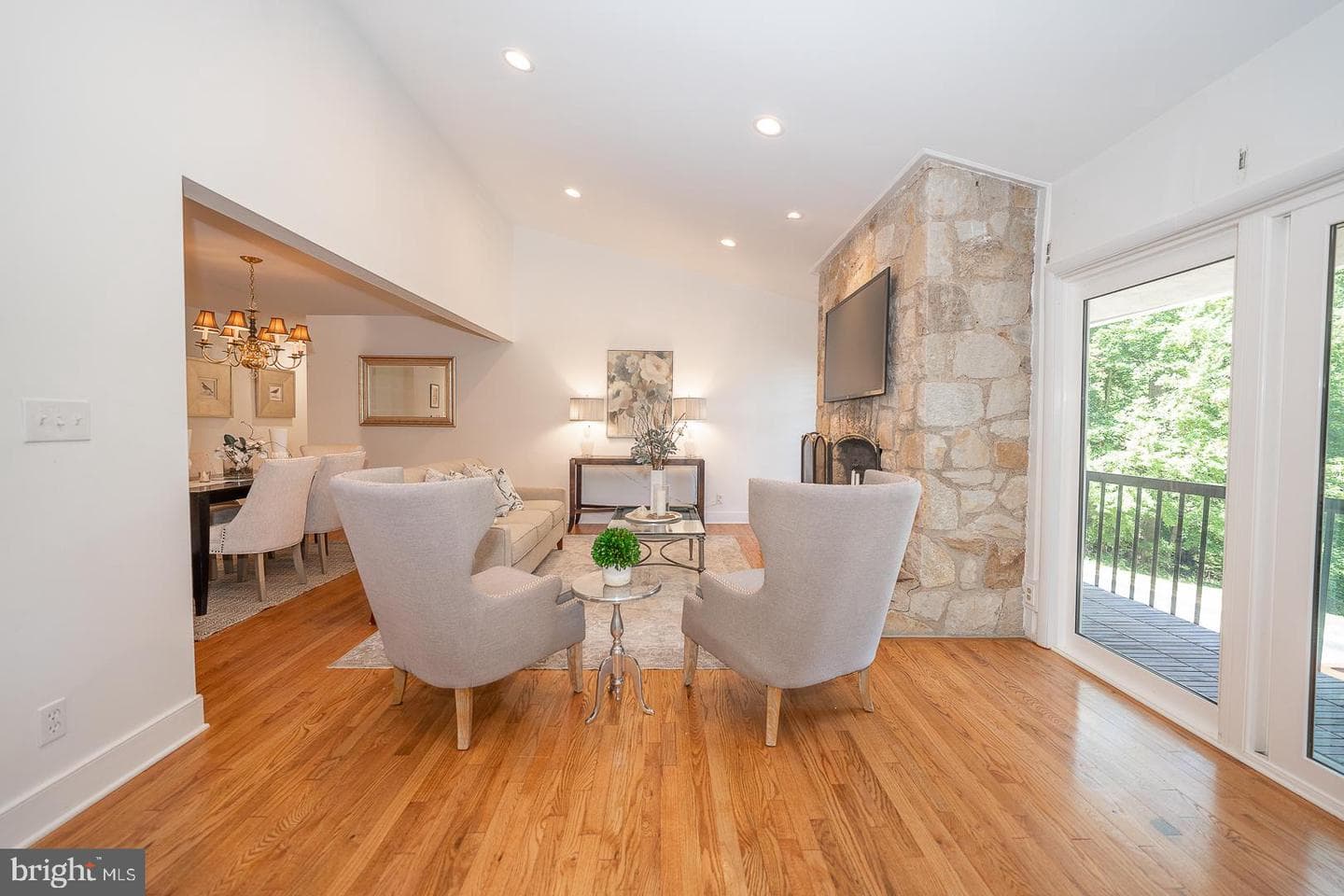 257 W Chelsea Circle photo 6