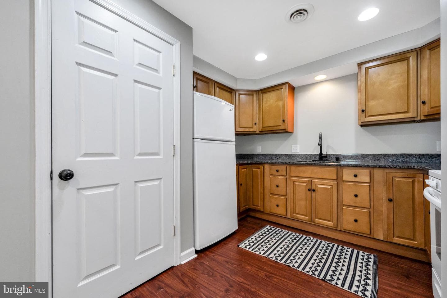 816 Addingham Avenue photo 31