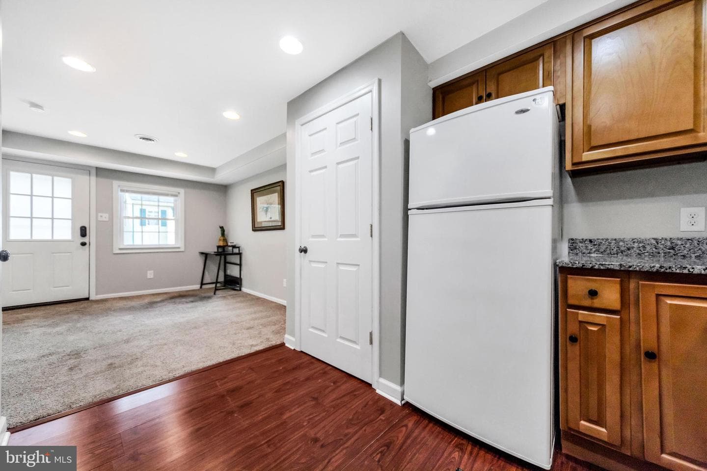 816 Addingham Avenue photo 33