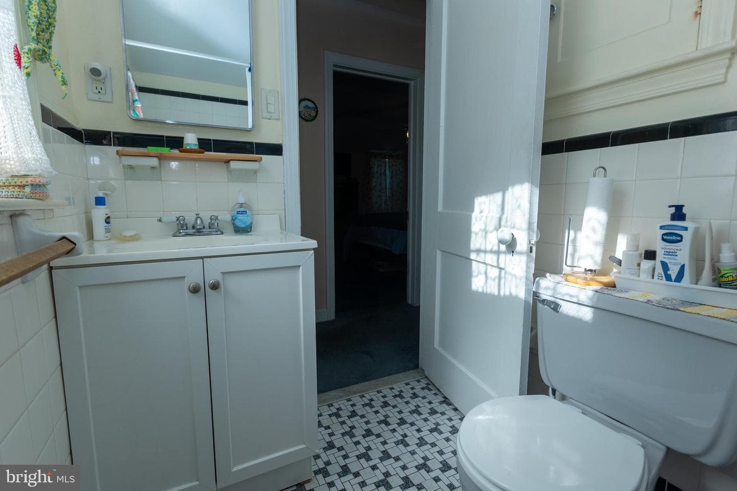 2409 Belmont Avenue photo 16