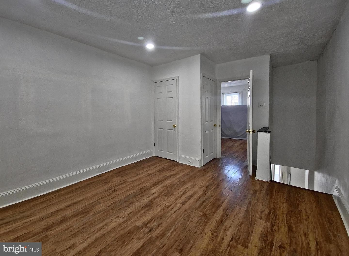 807 W 7th Street photo 16