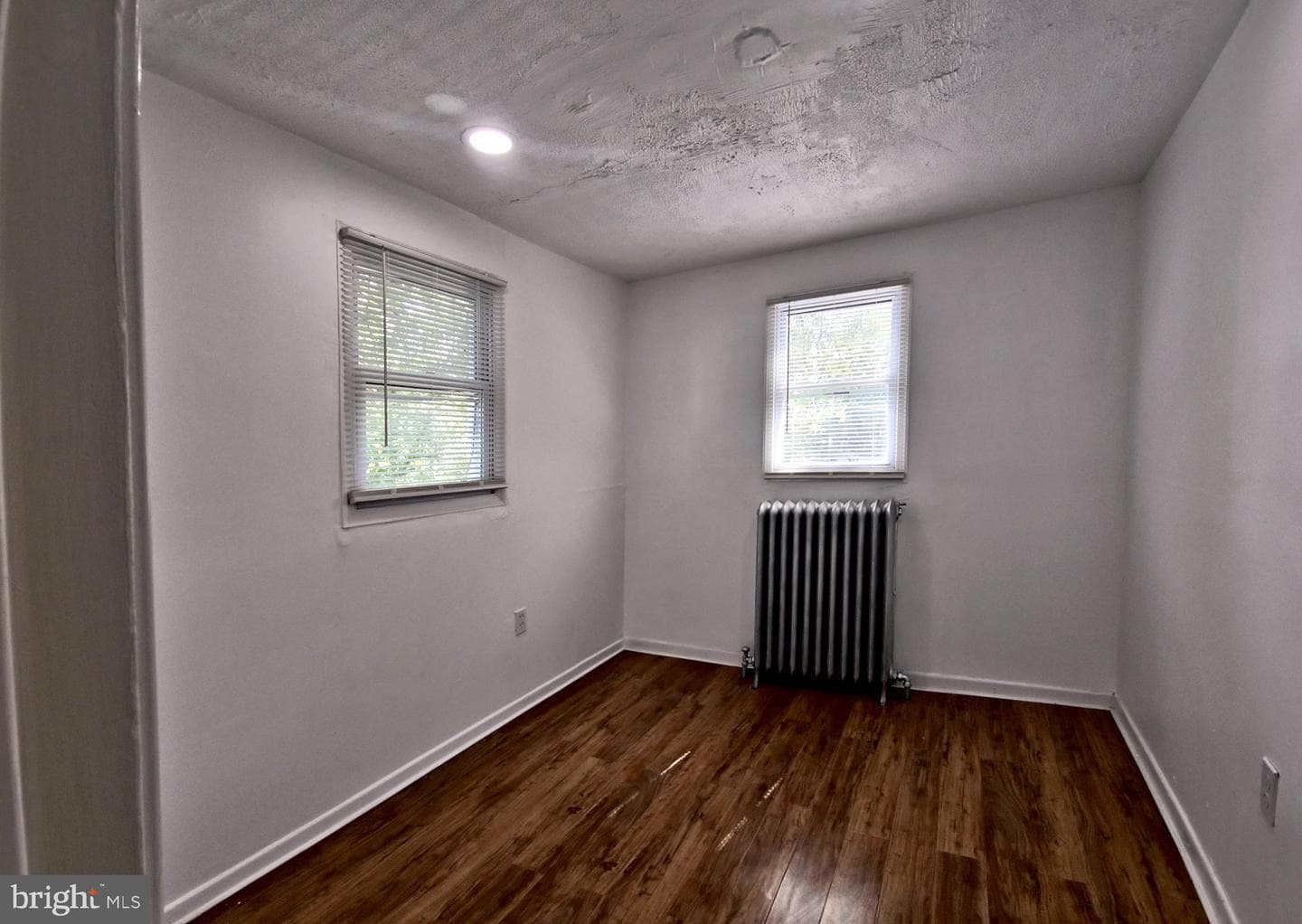 807 W 7th Street photo 3