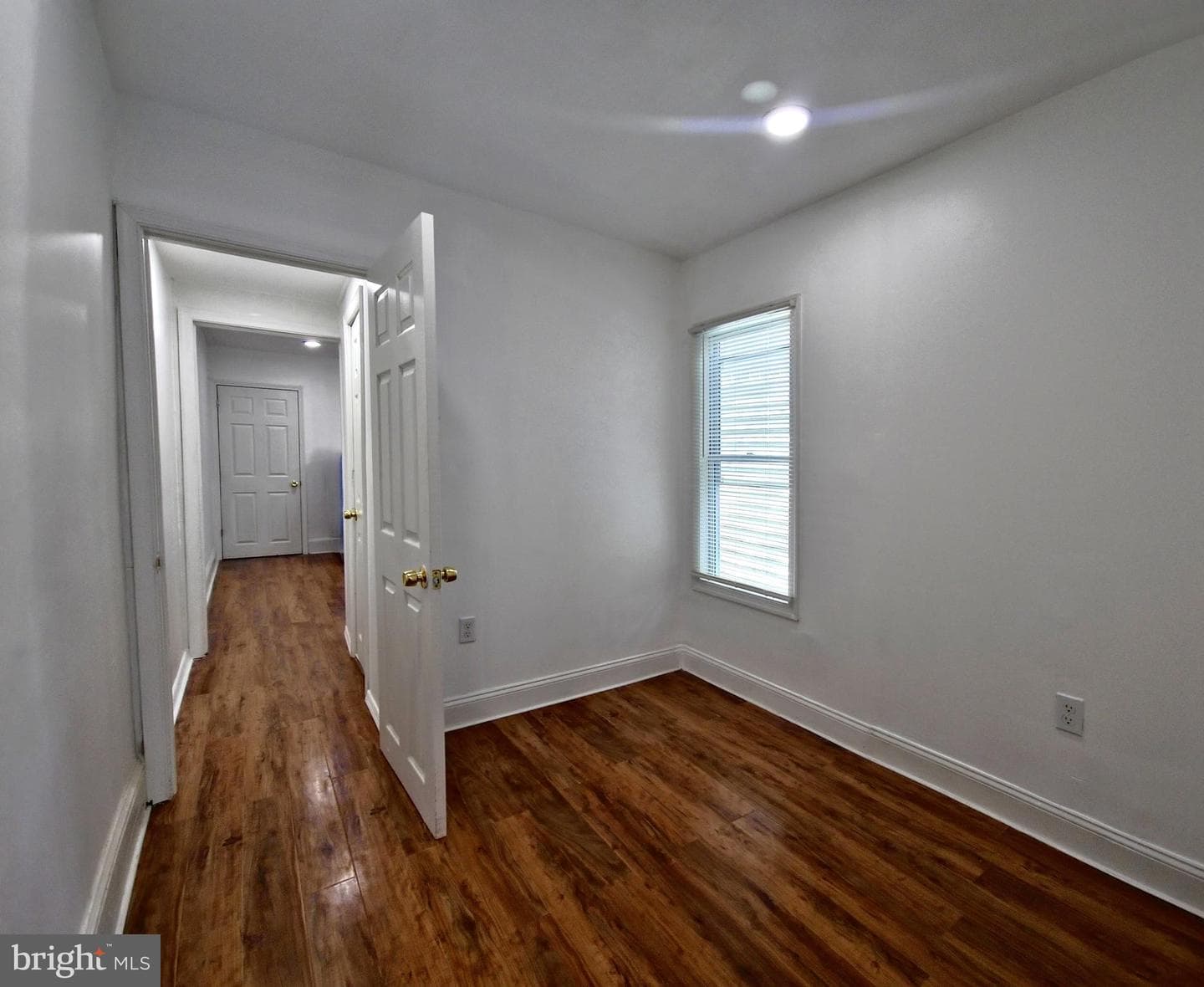 807 W 7th Street photo 5