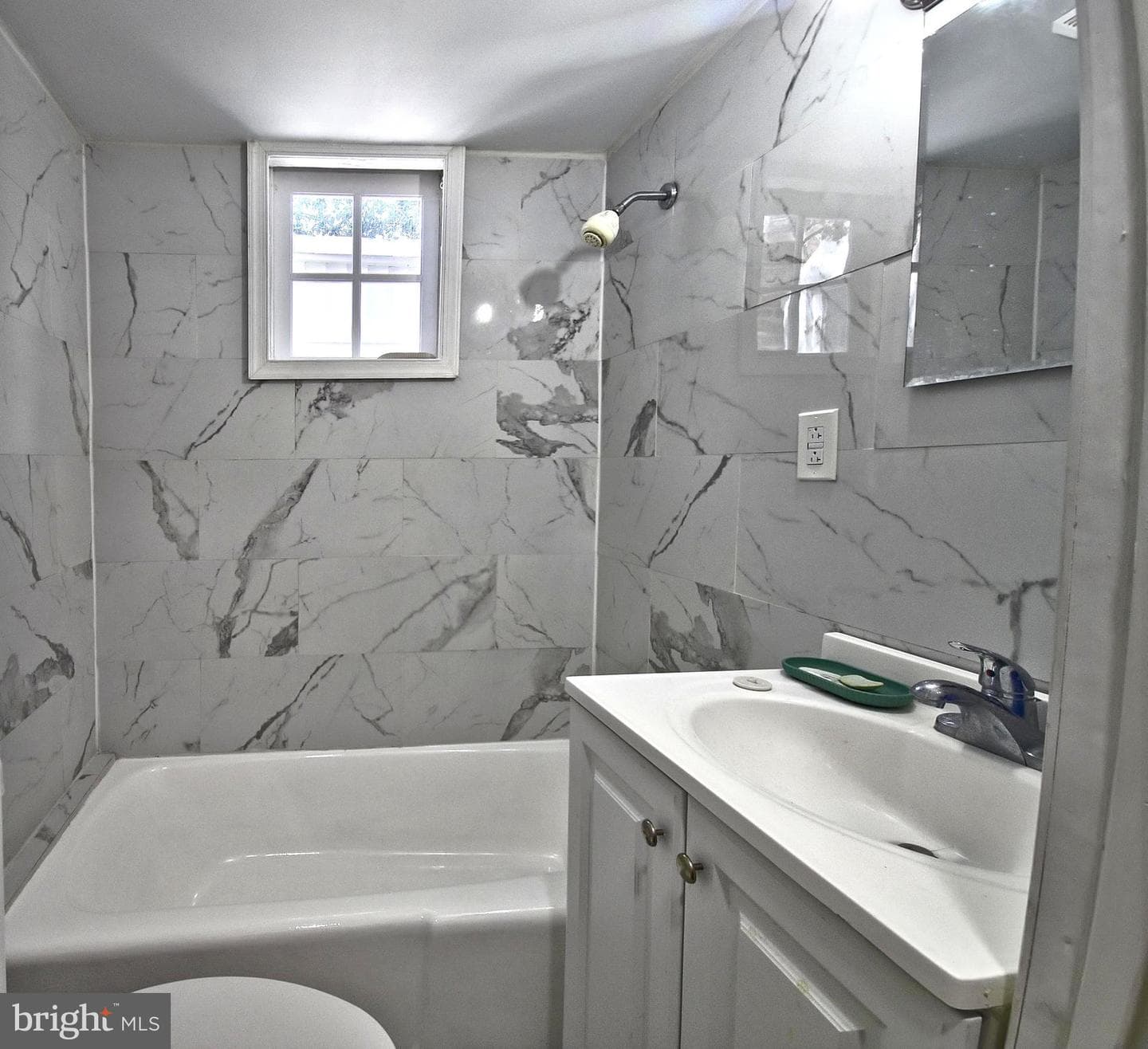 807 W 7th Street photo 8