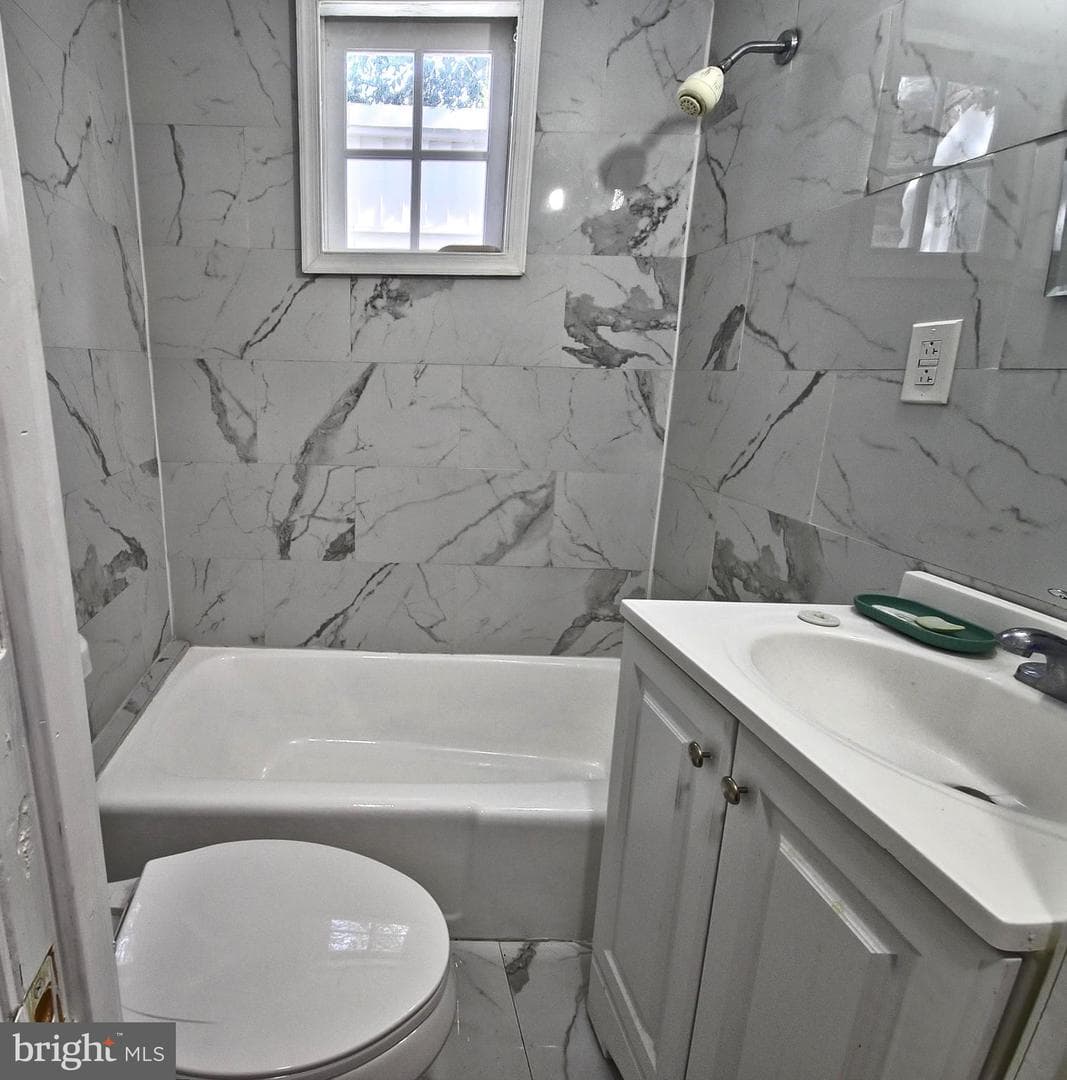 807 W 7th Street photo 9