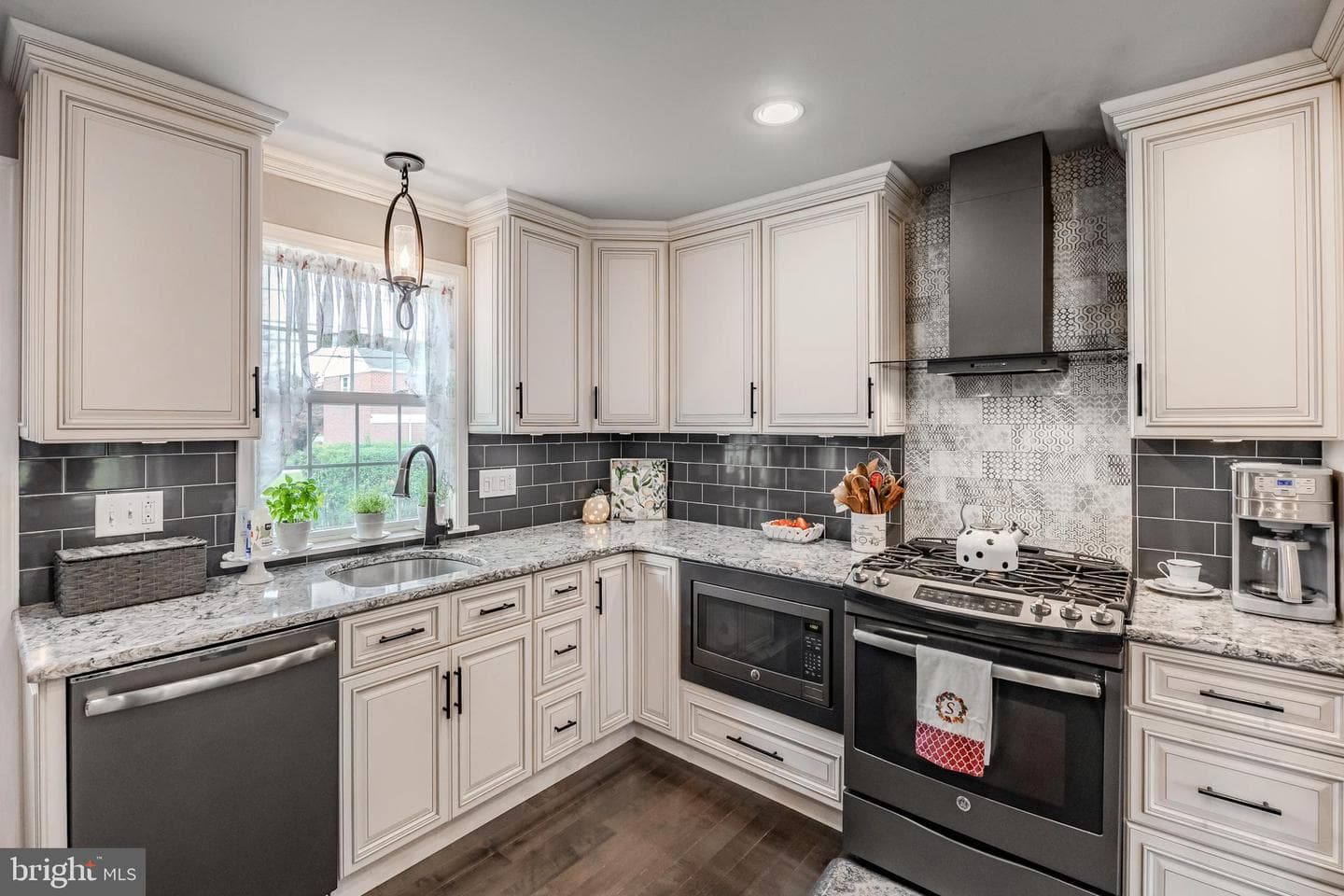 214 Brentwood Road photo 10