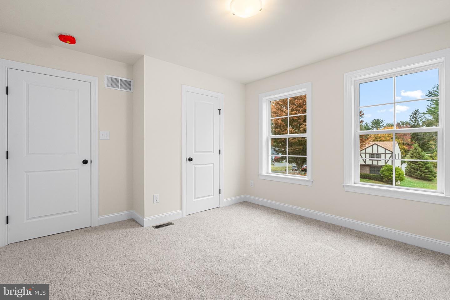 10 Claremont Boulevard photo 38