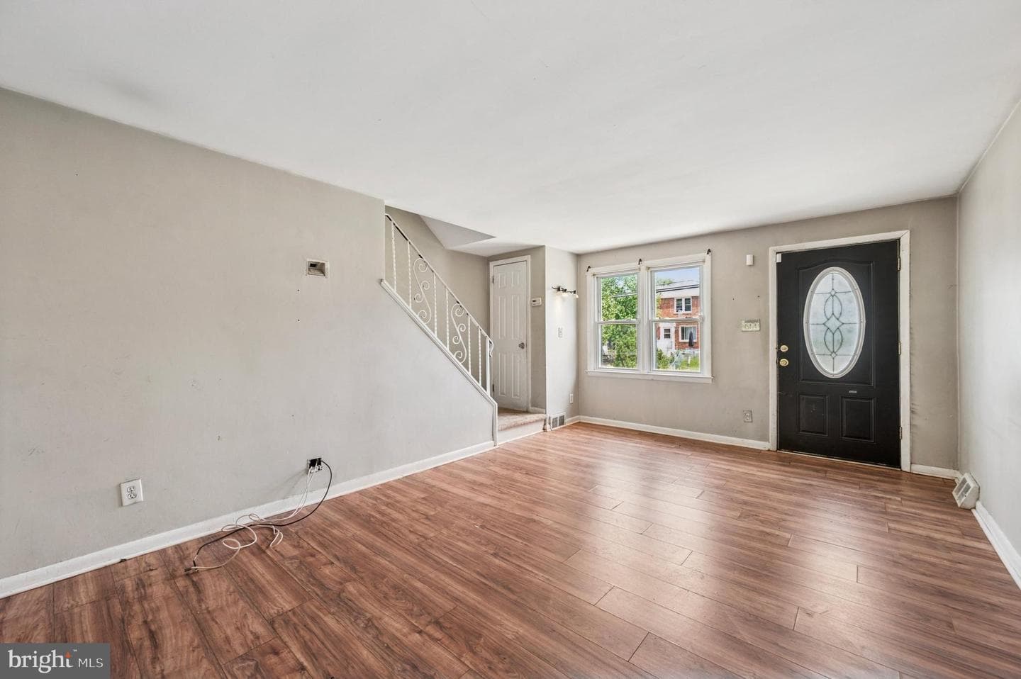 952 Grant Road photo 2