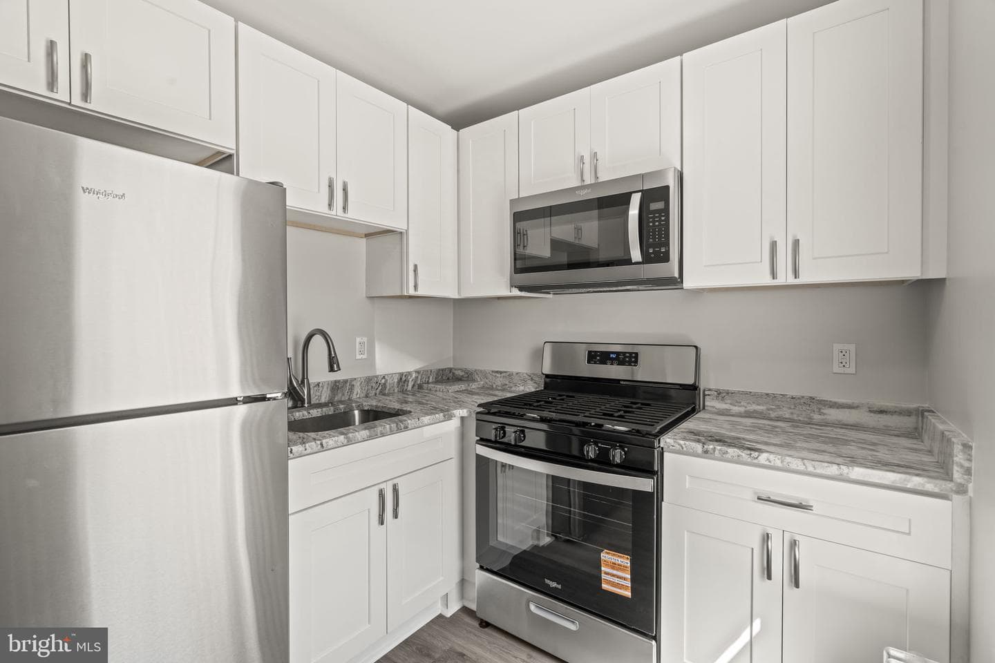 1213 W 9th Street photo 8