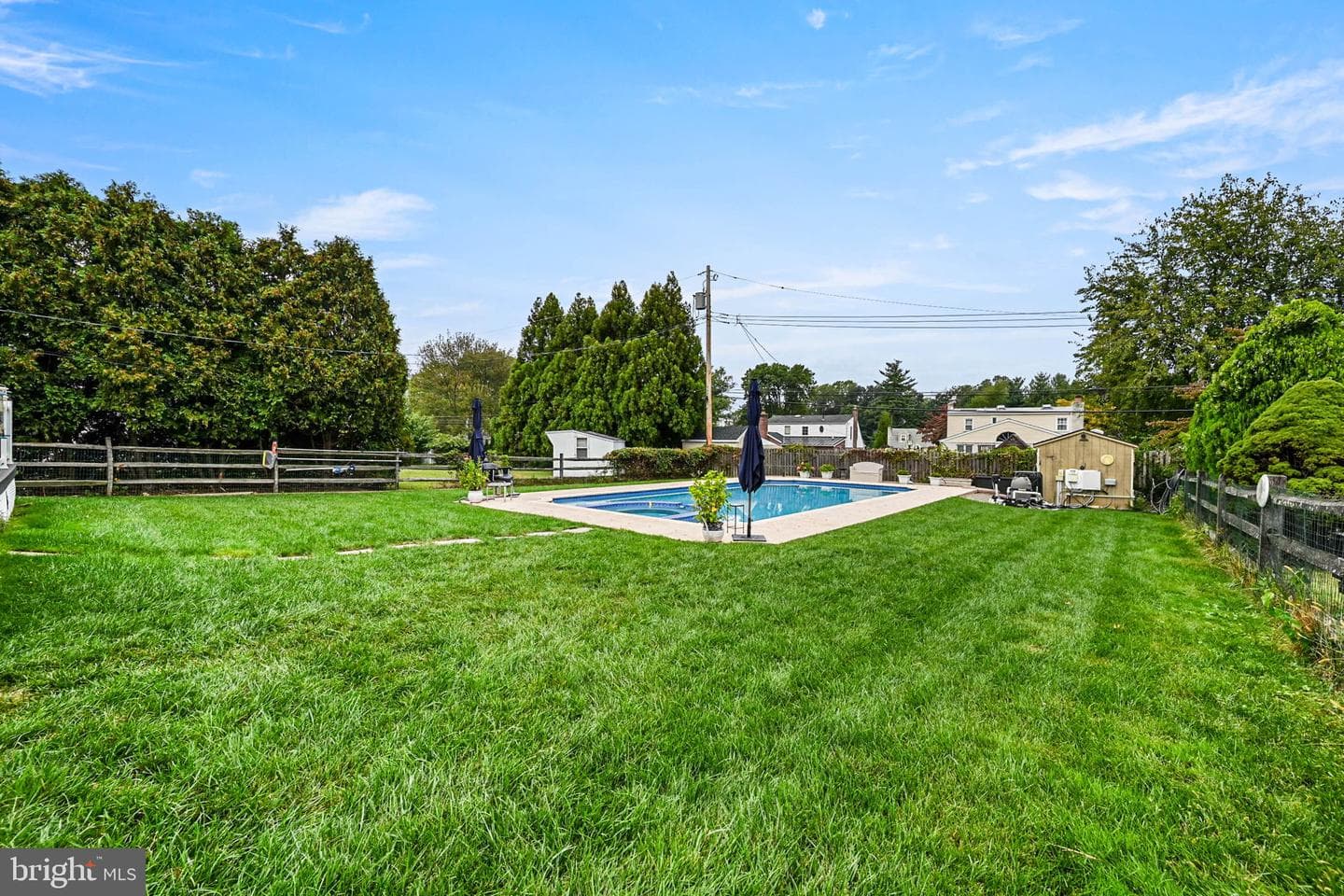 453 Claremont Road photo 27