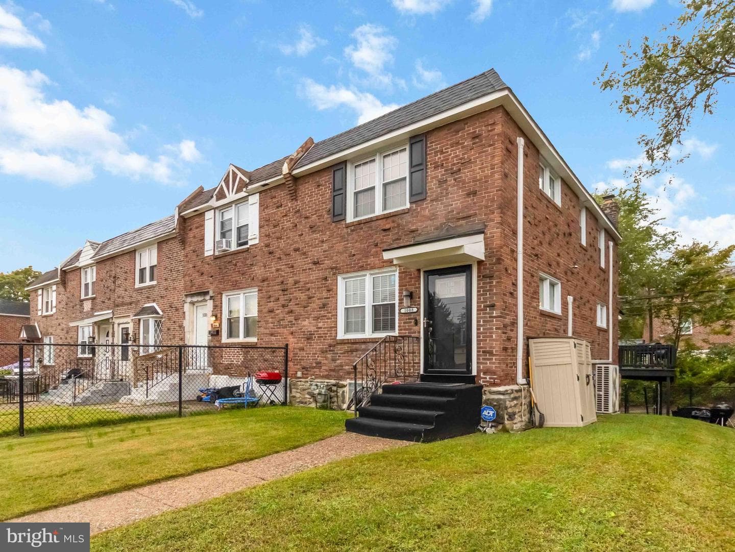 1008 Springfield photo 1