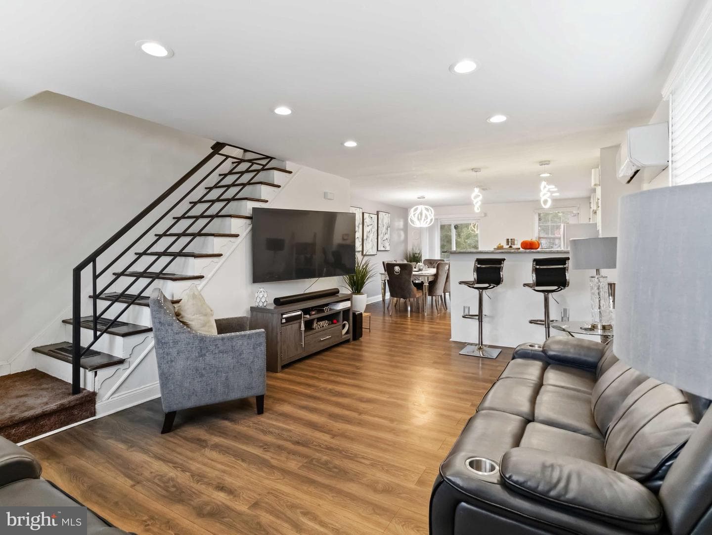 1008 Springfield photo 8