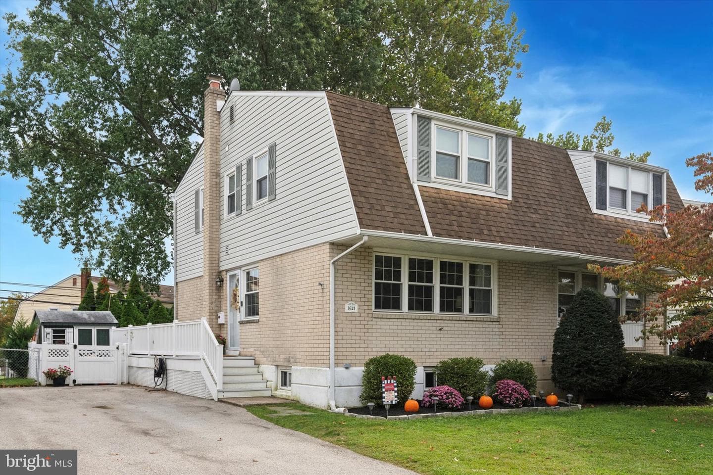 1621 Blackrock Road photo 1