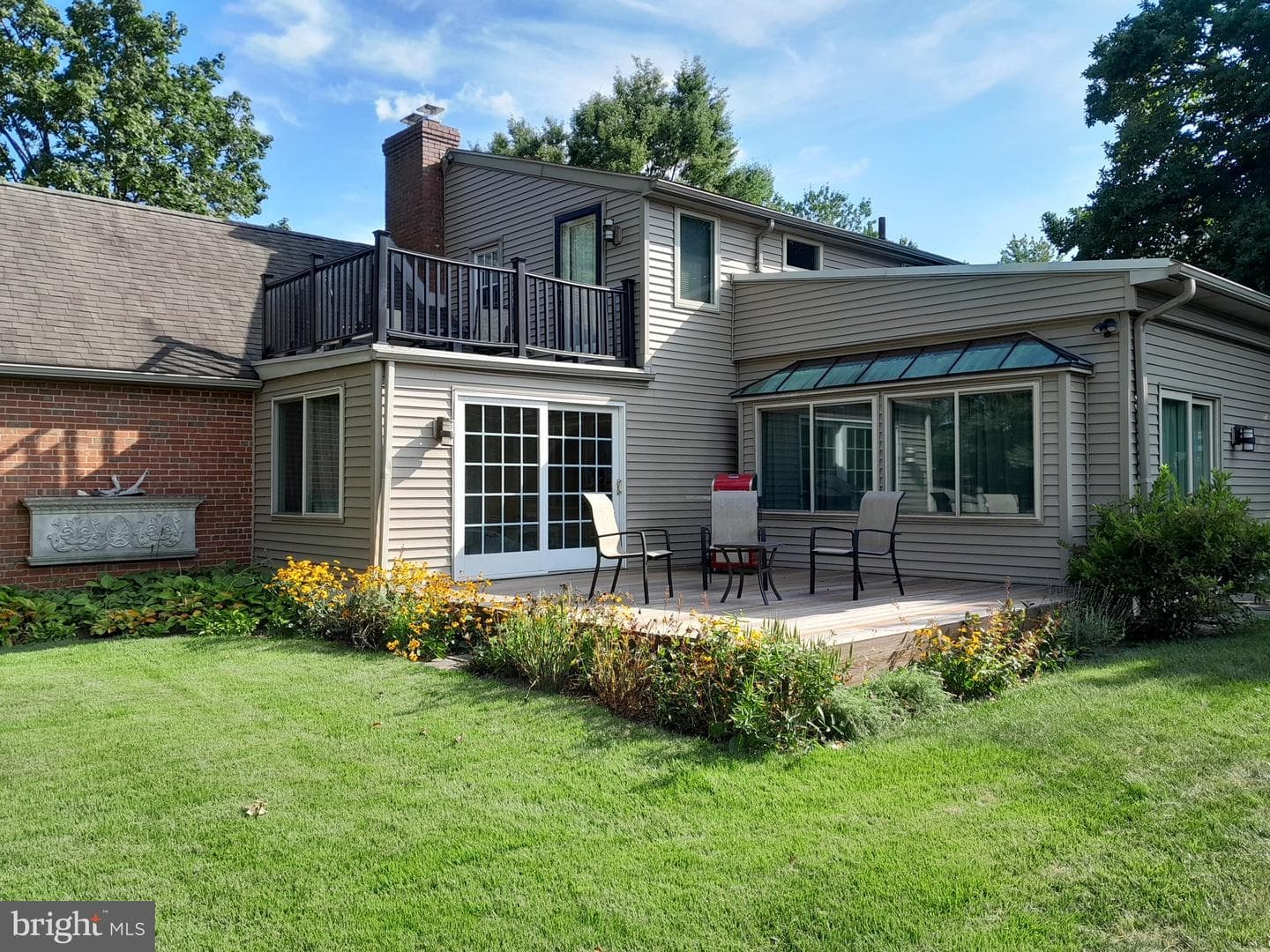 2221 Hillcrest Road photo 2